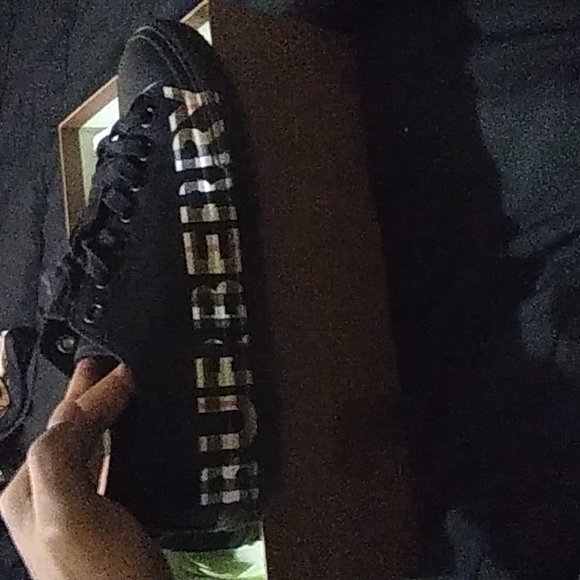 COPY - Burberry shoes - Picture 2 of 4